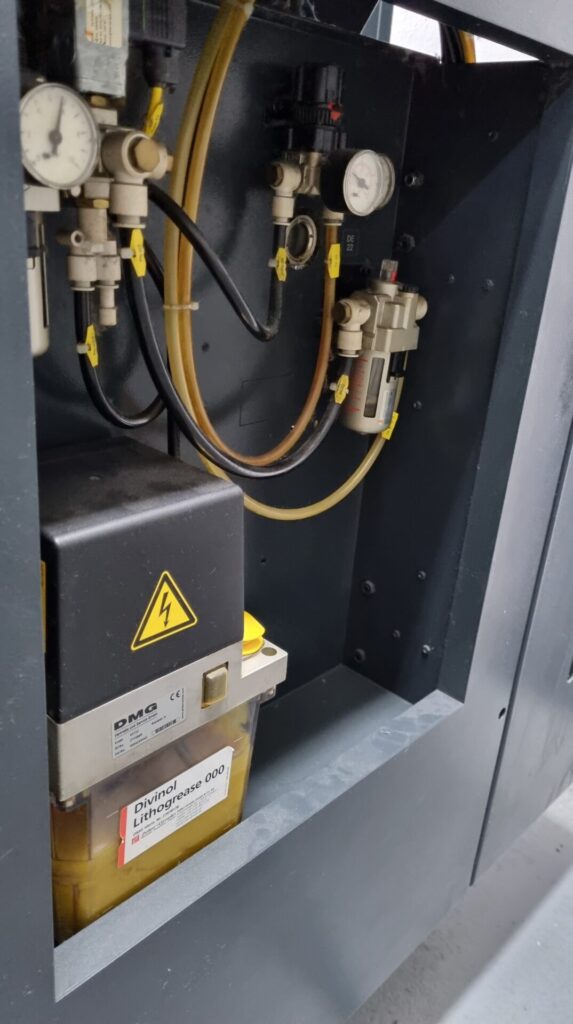 CNC obráběcí centrum Deckel Maho DMC 635V 18 DMC 635V 16