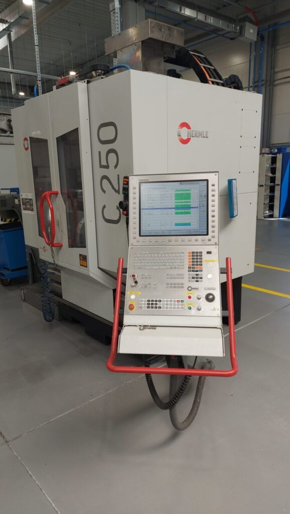 Hermle C 250 U s řídicím systémem Heidenhain 640 – Špičkový stroj pro maximální produktivitu 2 Hermle 1 3