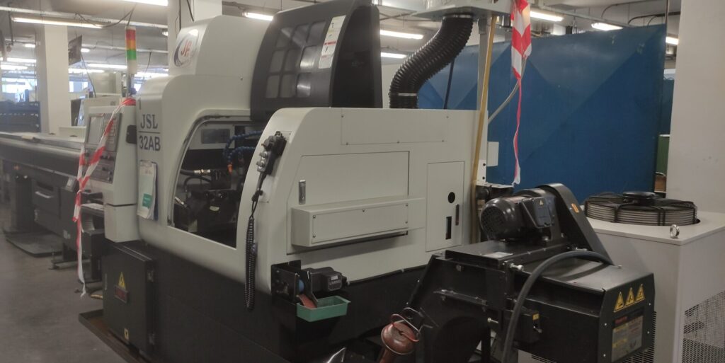 K prodeji CNC dlouhotočný automat JSL 32 AB 2 CNC Dlouhotocny automat JSL 32 AB 1