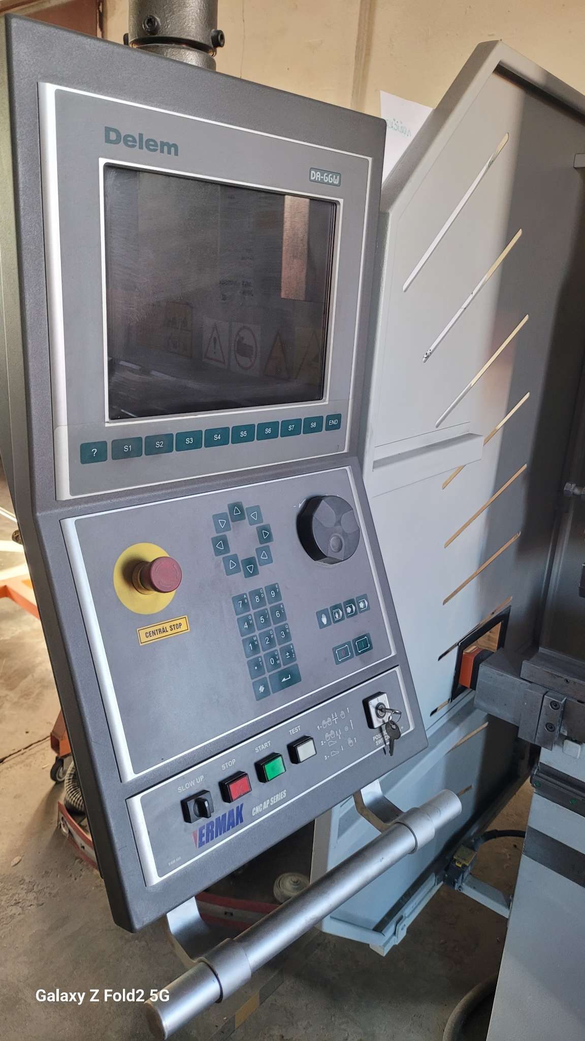 Na prodej: ERMAK CNCAP 2600x80 – výkonný ohraňovací lis 3 ERMAK CNC AP 2