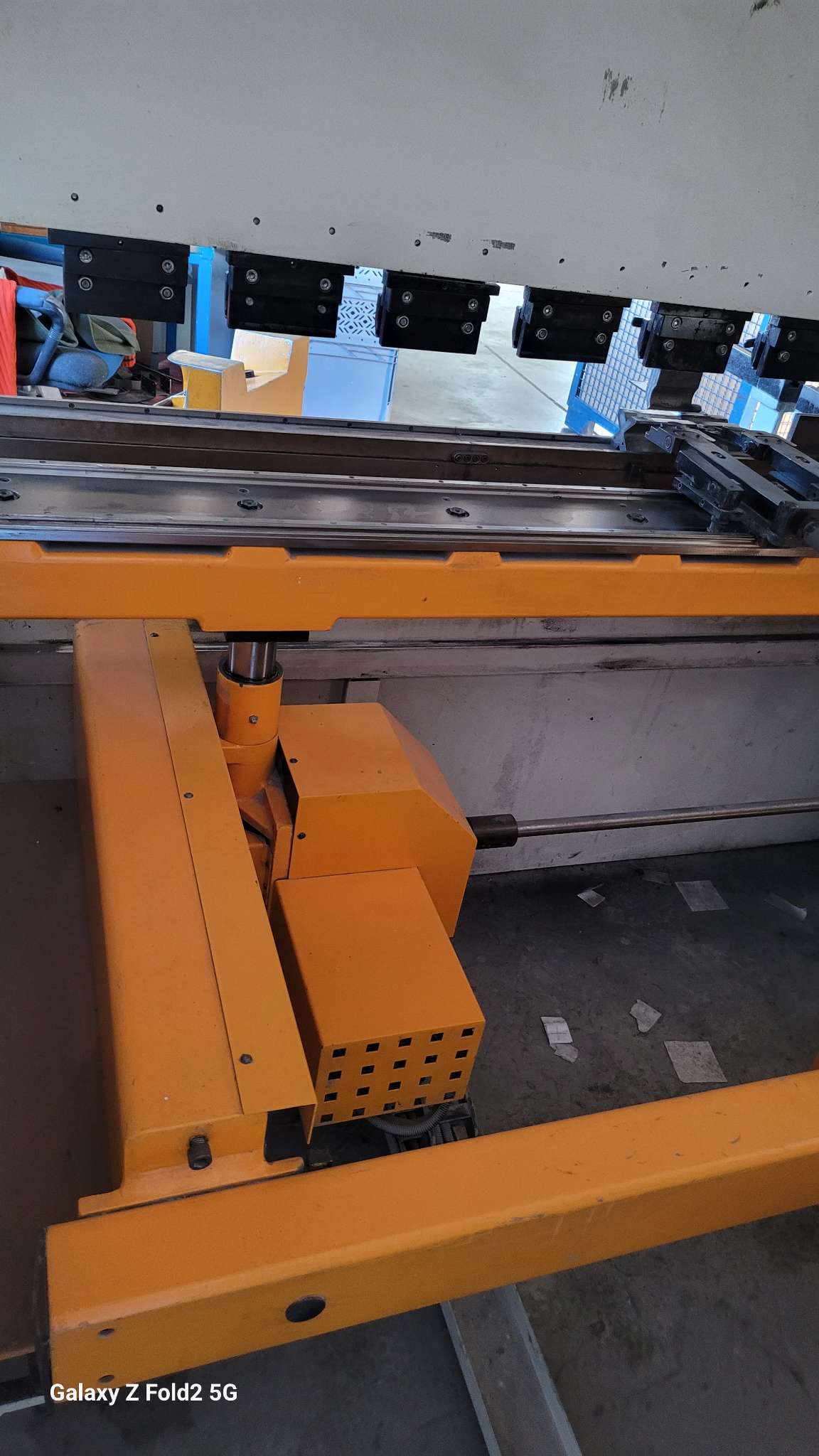 Na prodej: ERMAK CNCAP 2600x80 – výkonný ohraňovací lis 4 ERMAK CNC AP 4