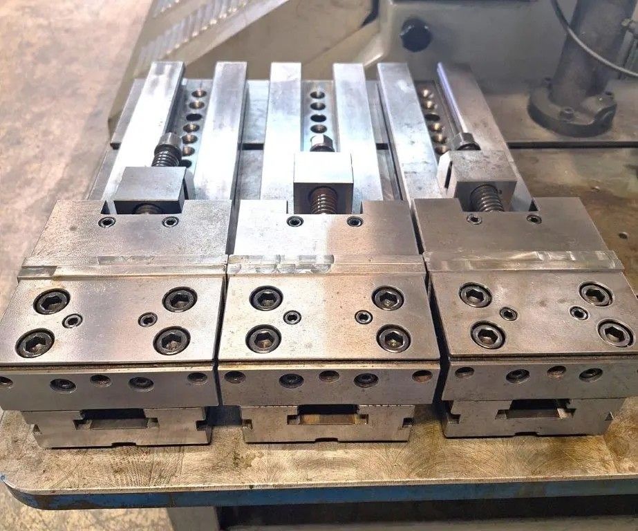 CNC obráběcí centrum Microcut Challenger 1000 na prodej 7 Microcut challenger 1000 6