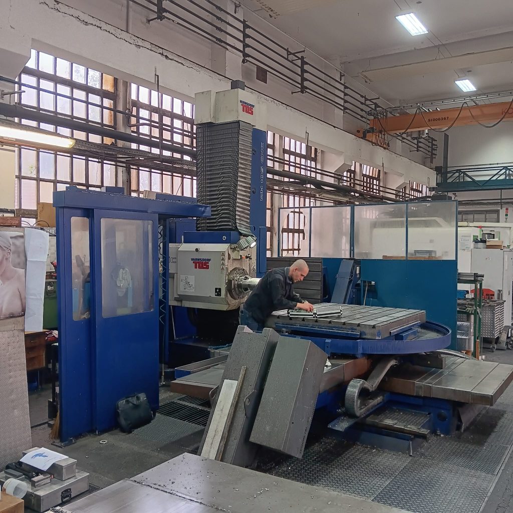 🛠️ Nabídka k prodeji: TOS VARNSDORF WH 105 CNC – výkonný horizontální vyvrtávací stroj s řízením Heidenhain TNC530 3 Tos Varnsdorf WH 105 CNC 2