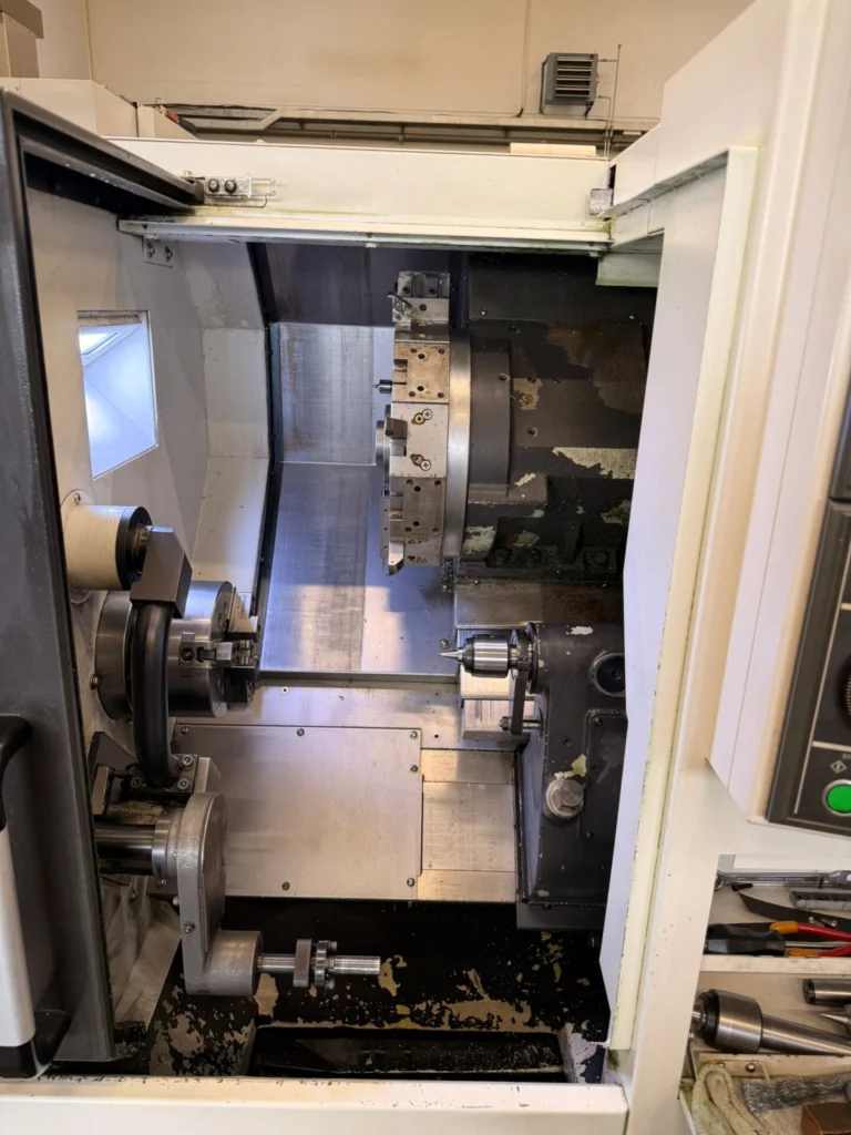 CNC soustruh Hyundai WIA E160A – spolehlivý a přesný stroj pro moderní výrobu 3 Hyundai WIA E160A 2