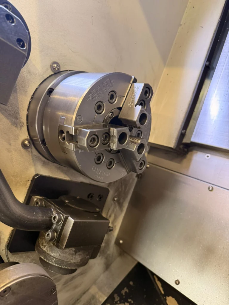 CNC soustruh Hyundai WIA E160A – spolehlivý a přesný stroj pro moderní výrobu 4 Hyundai WIA E160A 3