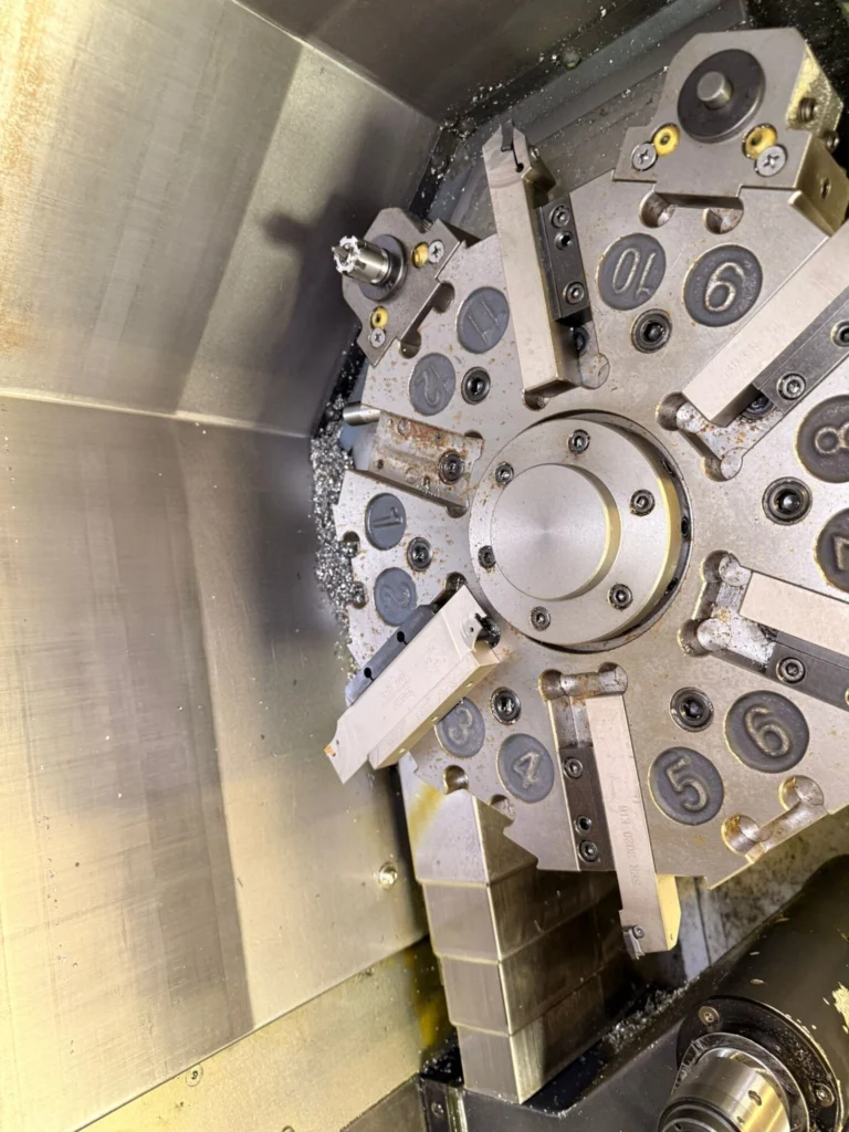 CNC soustruh Hyundai WIA E160A – spolehlivý a přesný stroj pro moderní výrobu 7 Hyundai WIA E160A 6