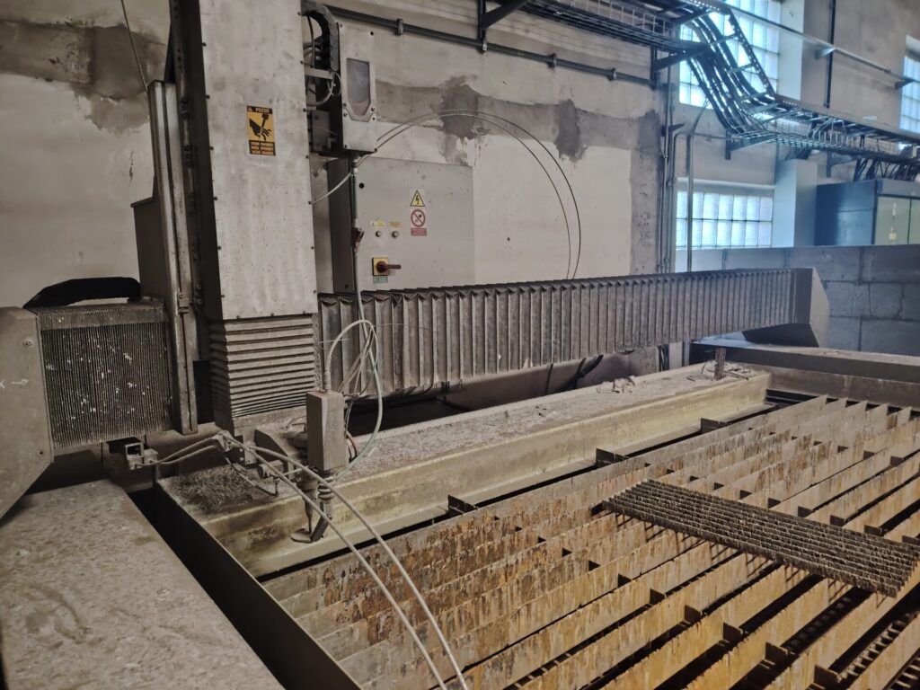 Průmyslový vodní paprsek PTV WJ3020-1Z-UJ pro řezání kovů