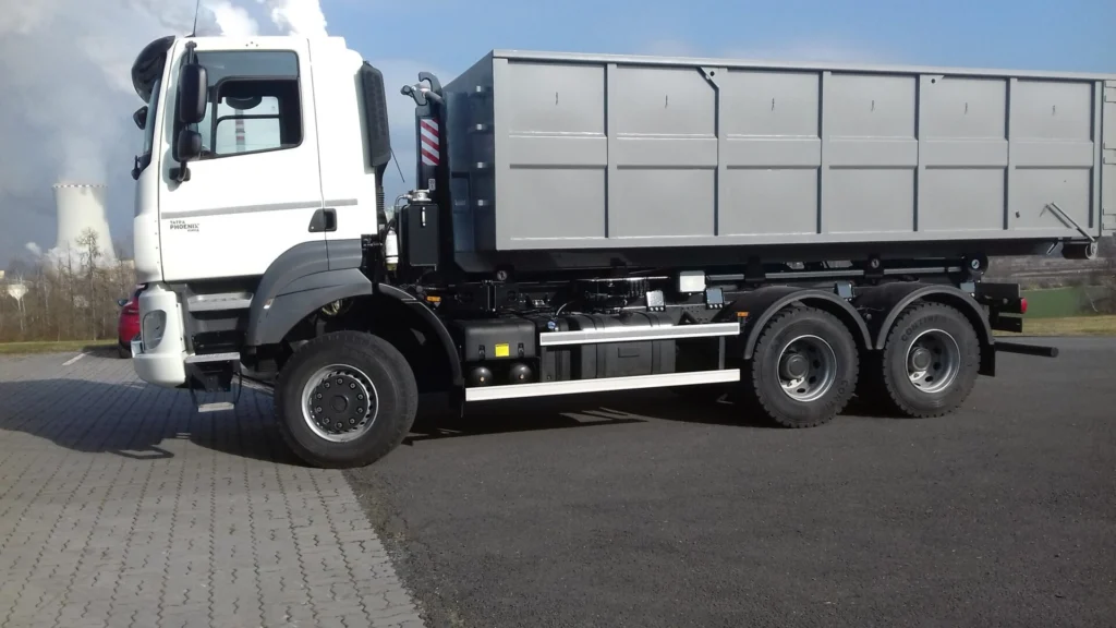 TATRA T158 PHOENIX 6×6 – KONTEJNEROVÝ NOSIČ + 8 KONTEJNERŮ 3 Tatra T158 Phoenix 2