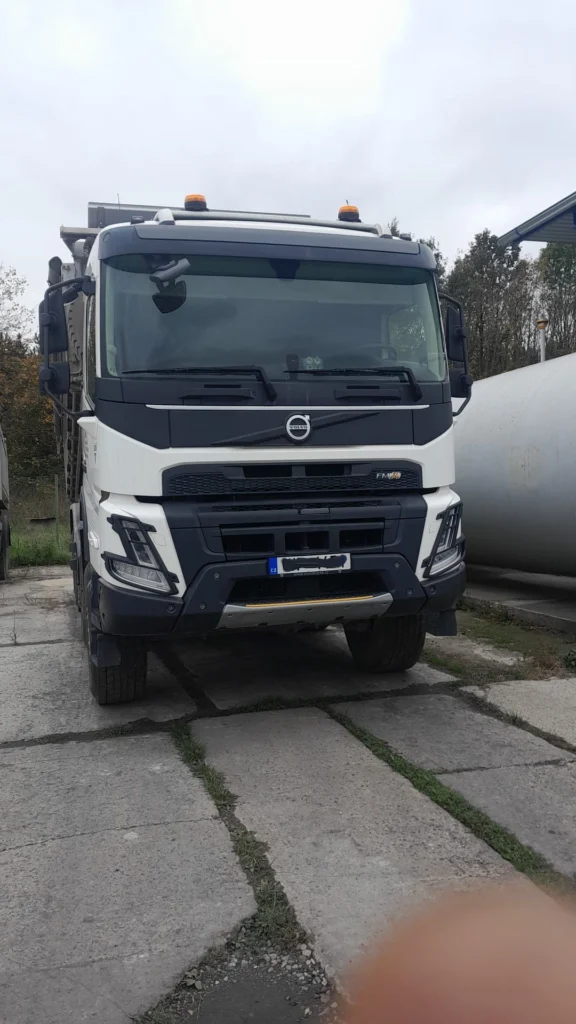 VOLVO FMX 540 8×6 – TŘÍSTRANNÝ SKLÁPĚČ (2023) 2 Volvo FMX 1