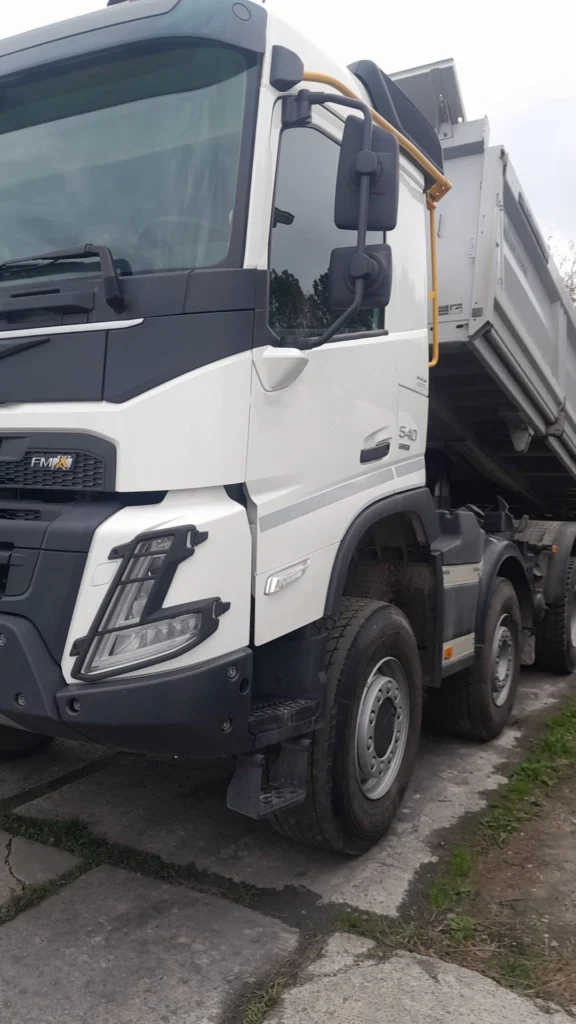 VOLVO FMX 540 8×6 – TŘÍSTRANNÝ SKLÁPĚČ (2023) 3 Volvo FMX 2