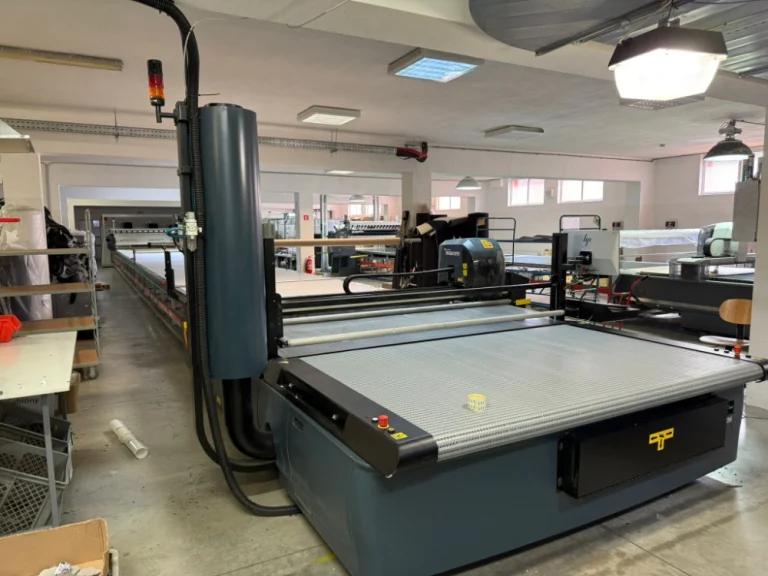 Průmyslový řezací systém  GERBER Cutter PARAGON X2 s automatickým podavačem