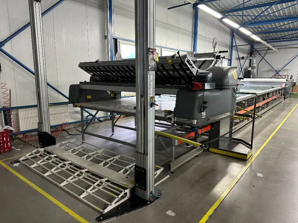 Průmyslový řezací systém GERBER Cutter PARAGON X2 s automatickým podavačem 14 GERBER Cutter PARAGON X2 12