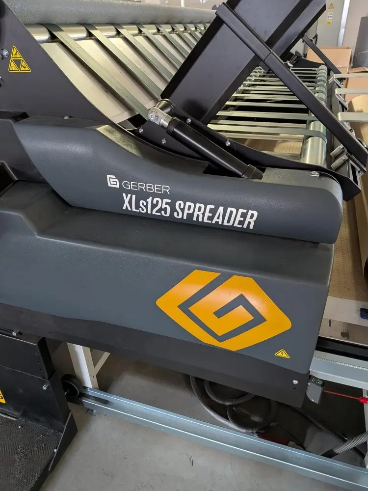 Průmyslový řezací systém GERBER Cutter PARAGON X2 s automatickým podavačem 6 GERBER Cutter PARAGON X2 4