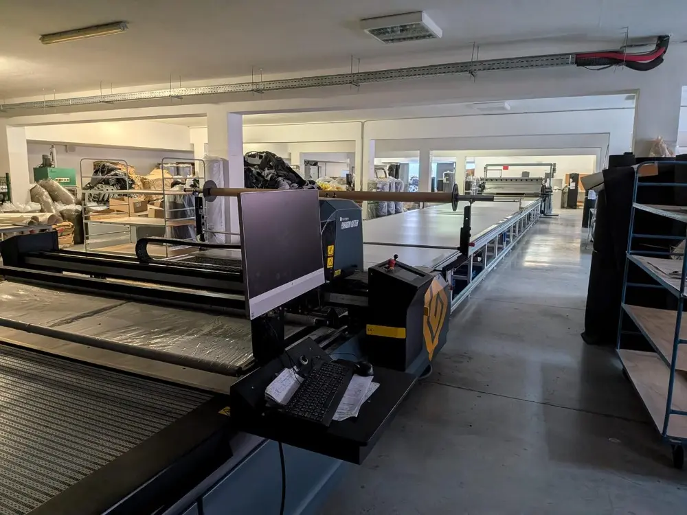 Průmyslový řezací systém GERBER Cutter PARAGON X2 s automatickým podavačem 7 GERBER Cutter PARAGON X2 5