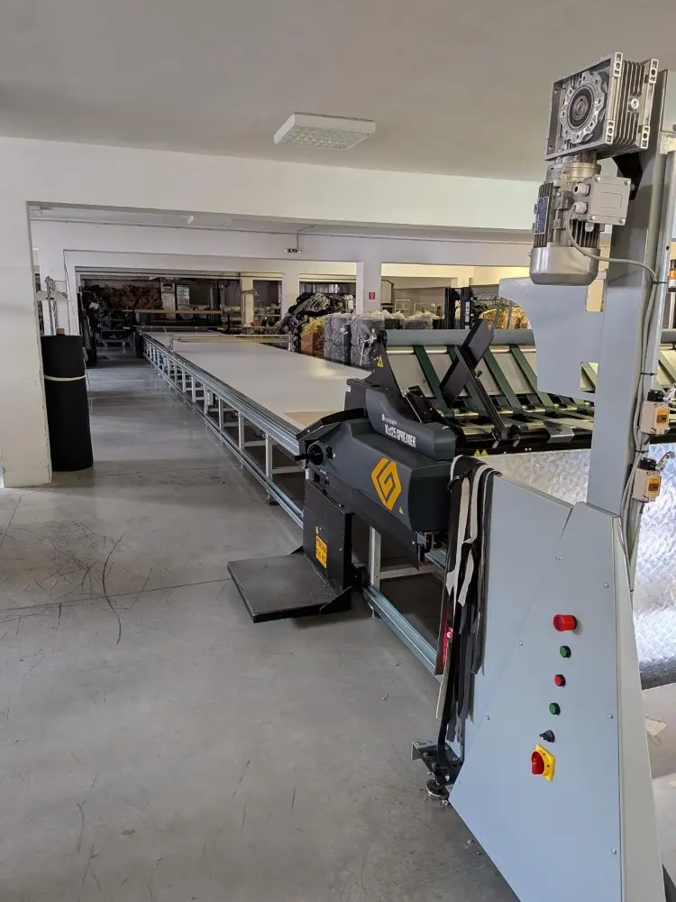 Průmyslový řezací systém GERBER Cutter PARAGON X2 s automatickým podavačem 9 GERBER Cutter PARAGON X2 7