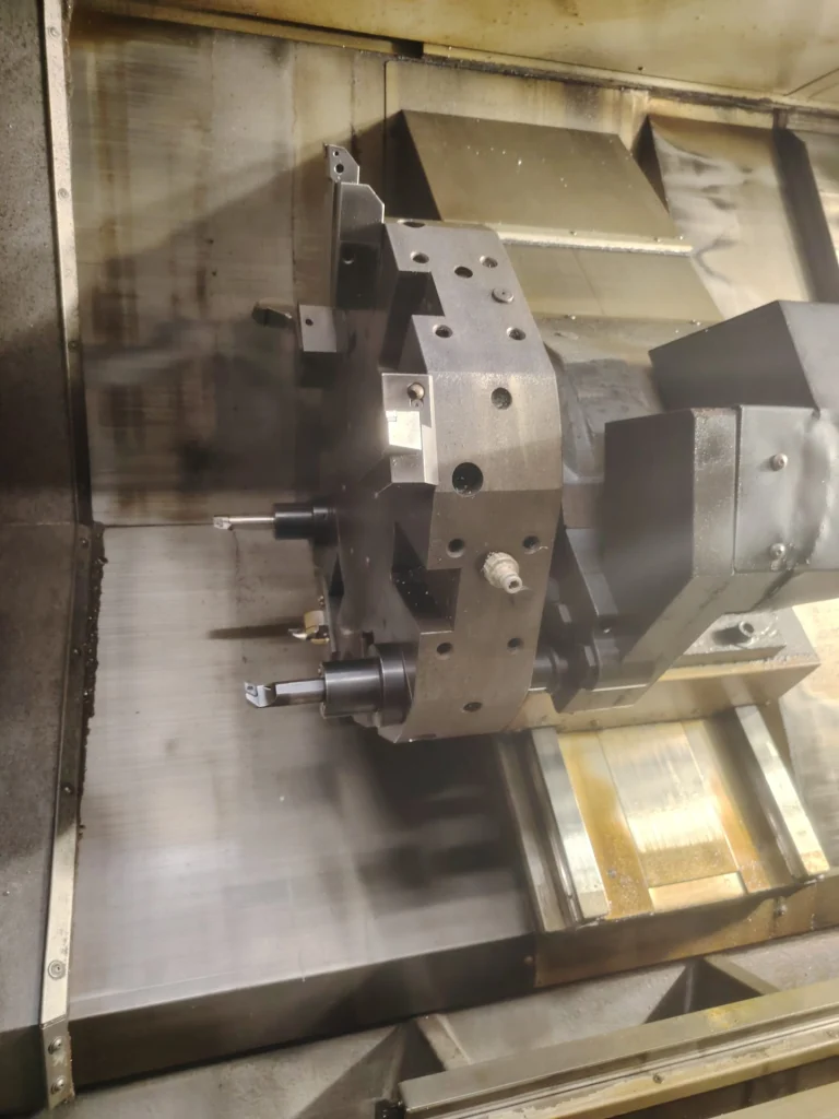 Prodej CNC soustruhu HAAS ST-40L (2016) – plně vybavený stroj s poháněnými nástroji 8 Haas ST 40 14