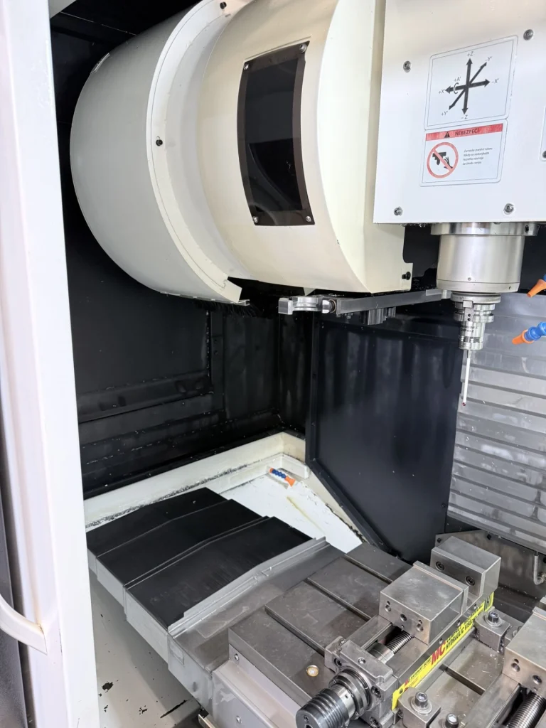 CNC Vertikální Obráběcí Centrum NEWAY VM‑740S – Na Prodej 2 VM 740S NEWAY 1