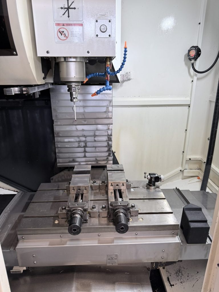 CNC-Vertikalbearbeitungszentrum NEWAY VM-740S – Zu verkaufen 12 VM 740S NEWAY 11