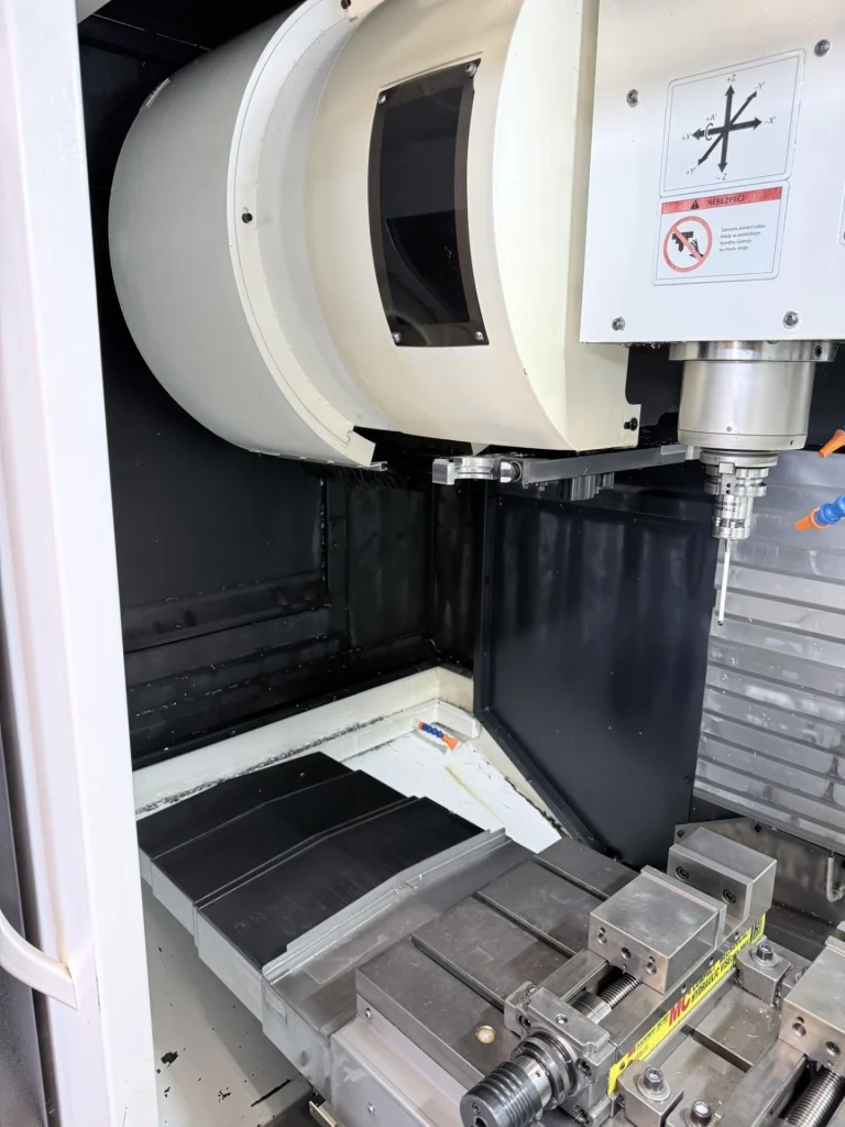 CNC Vertikální Obráběcí Centrum NEWAY VM‑740S – Na Prodej 12 VM 740S NEWAY 12