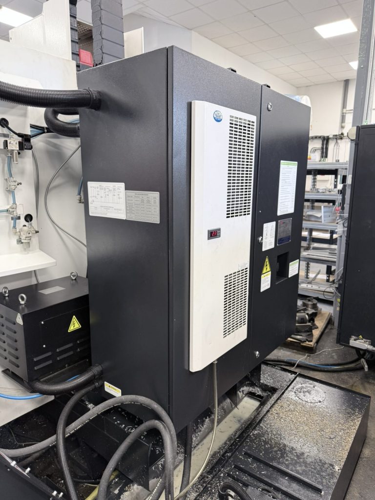 CNC-Vertikalbearbeitungszentrum NEWAY VM-740S – Zu verkaufen 7 VM 740S NEWAY 6