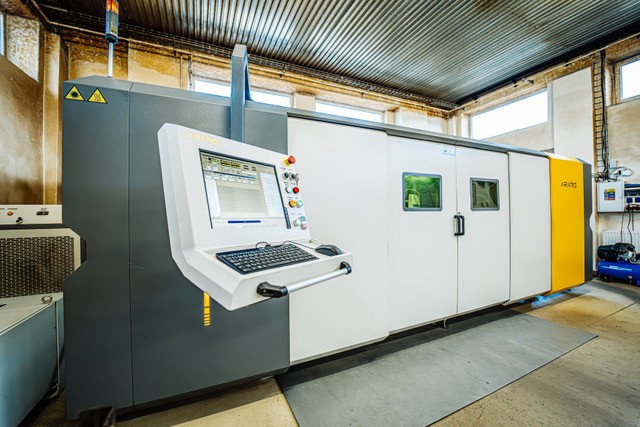 Aramis AFL-2000-3 — CNC fiber laser 2 kW s hlavou Precitec 1 CNC LASER Aramis AFL