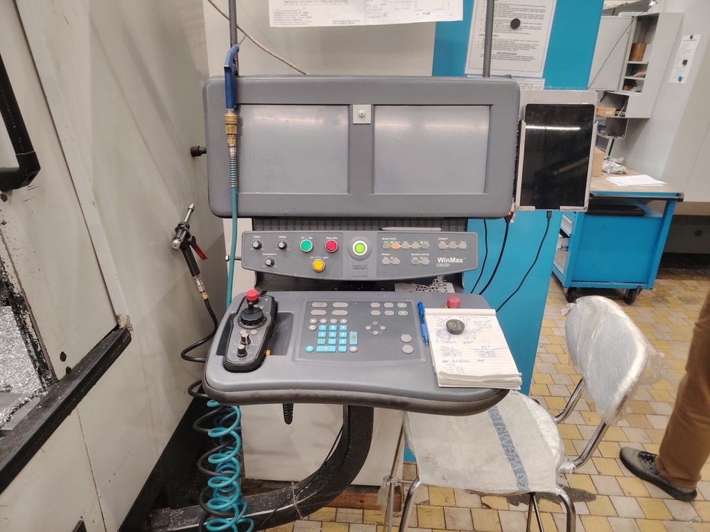 HURCO VMX84 – velké vertikální CNC obráběcí centrum s řízením WinMax (r. v. 2011) 4 VMX 84 11